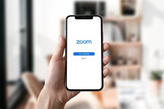 Zoomで担当コンサルタントにファッションやメイクの相談ができる