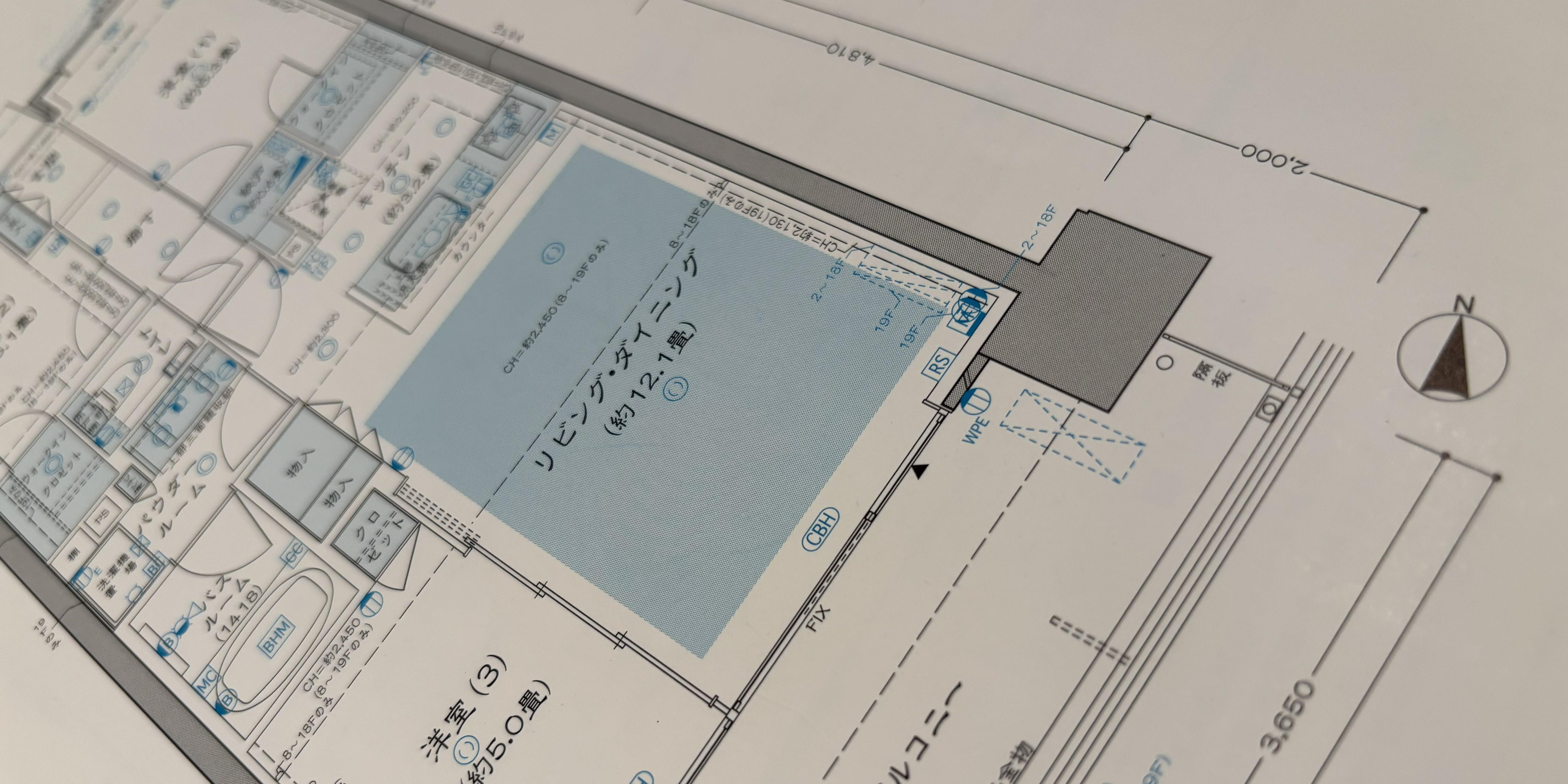 新築販売時の図面集から間取り図の写し、寸法・方位の記載あり