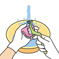 入れ歯をみがく