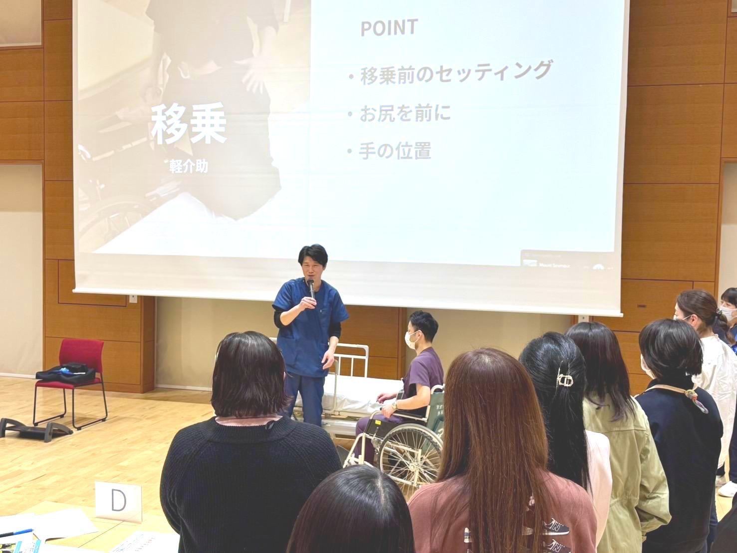 栃木県宇都宮市の腰痛整体オーダーケアサロンVoice代表が講師として参加する腰痛対策の研修会ポスター。済生会宇都宮病院における医療介護従事者向けの腰痛対策研修会ポスター。