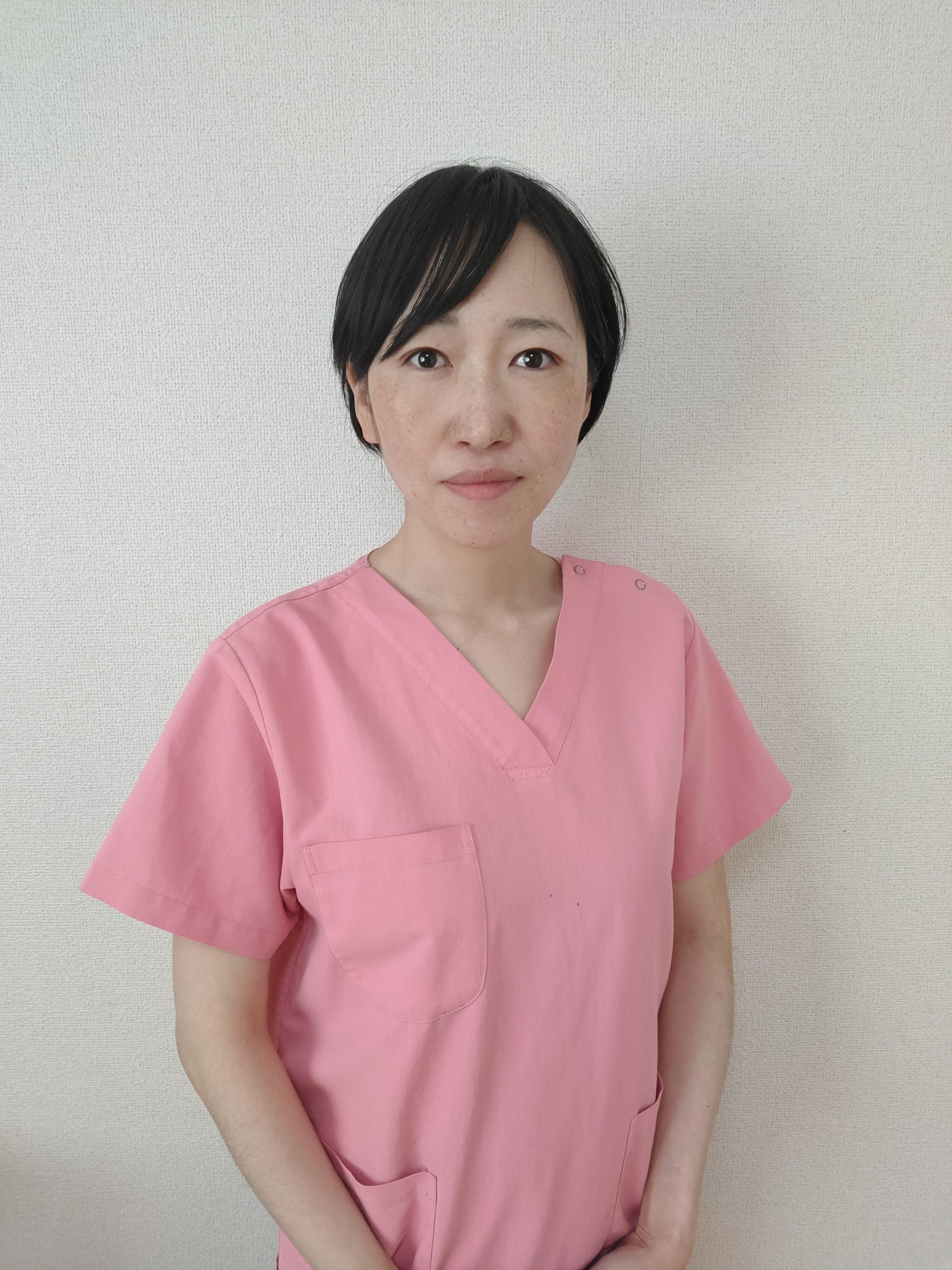 お金に悩む女性