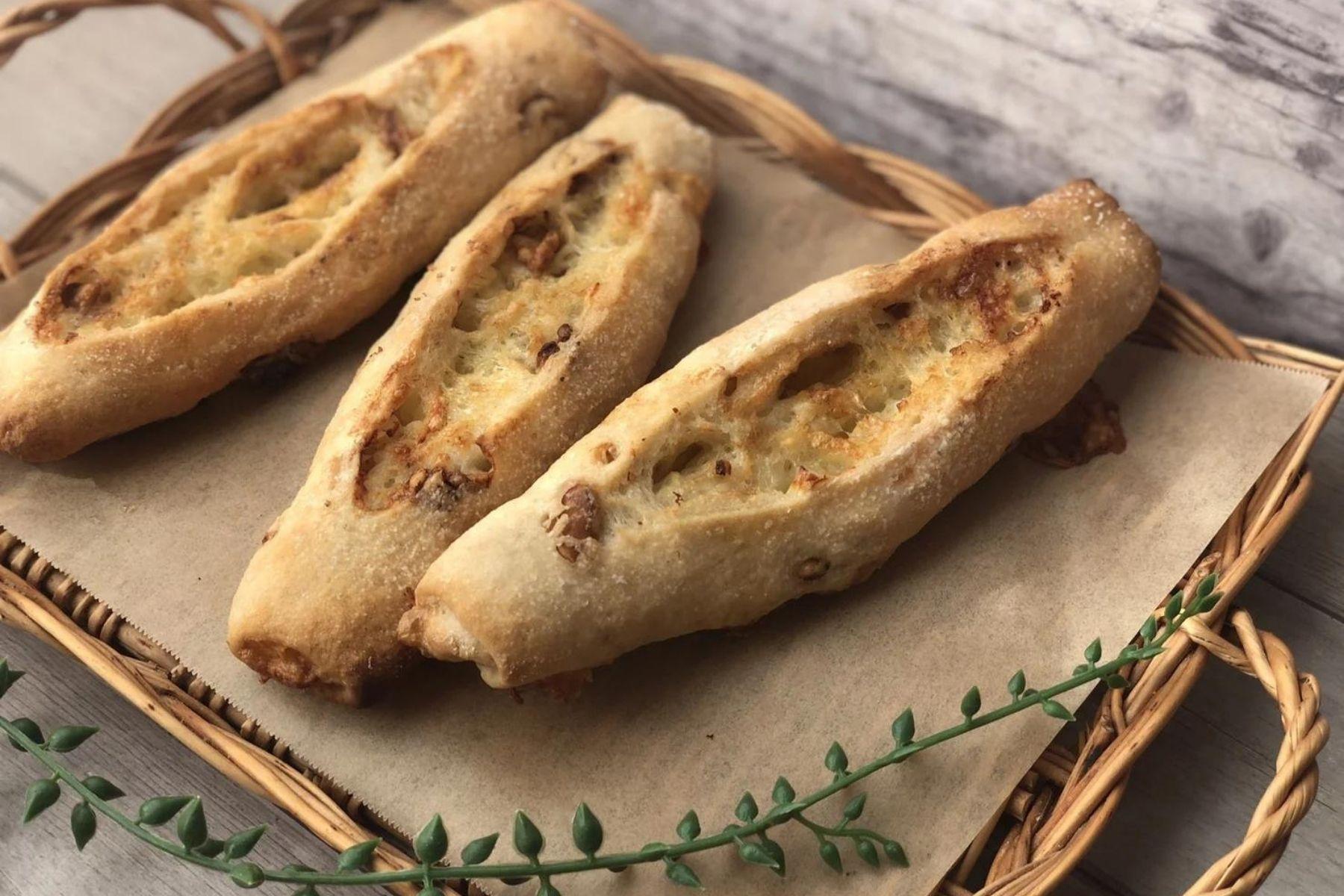 米粉パンコースレッスンメニューの米粉のベーコンエピ