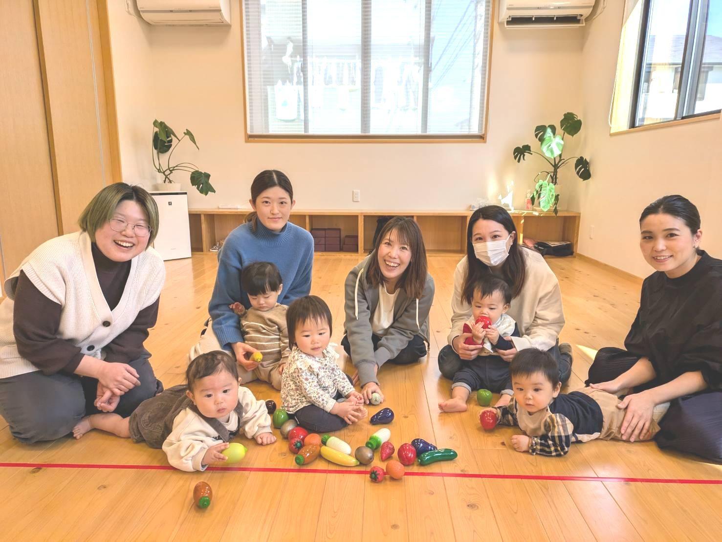 高知市はぐあす 英語リトミック教室ワイルドフラワーイングリッシュ＆ミュージック ベビークラスの様子