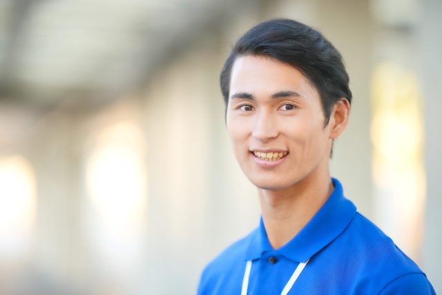 笑顔の男性