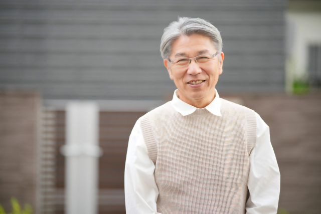 笑顔の男性