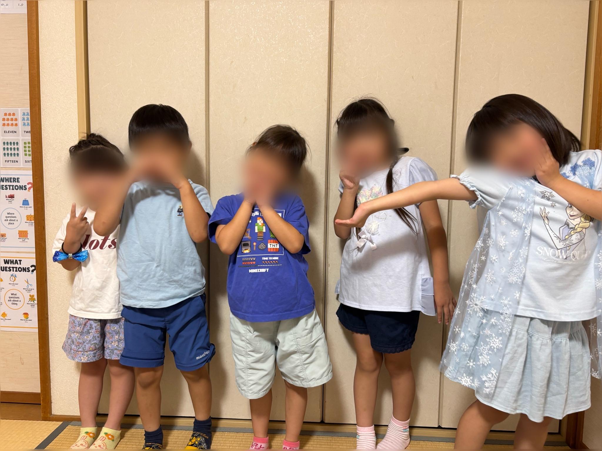 埼玉県深谷市の英語教室ハローケイトでレッスンを受ける子どもたち
