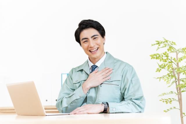 笑顔の男性スタッフ
