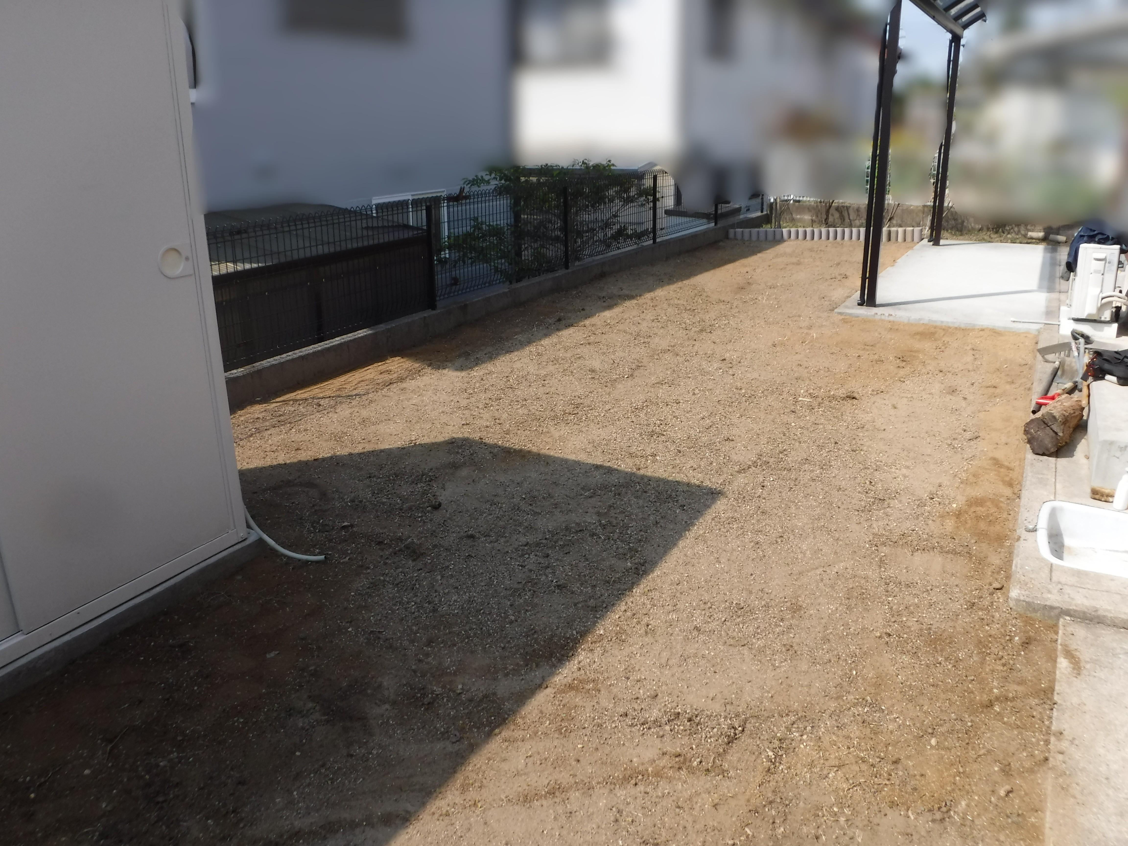 雑草除去後の松江市の庭