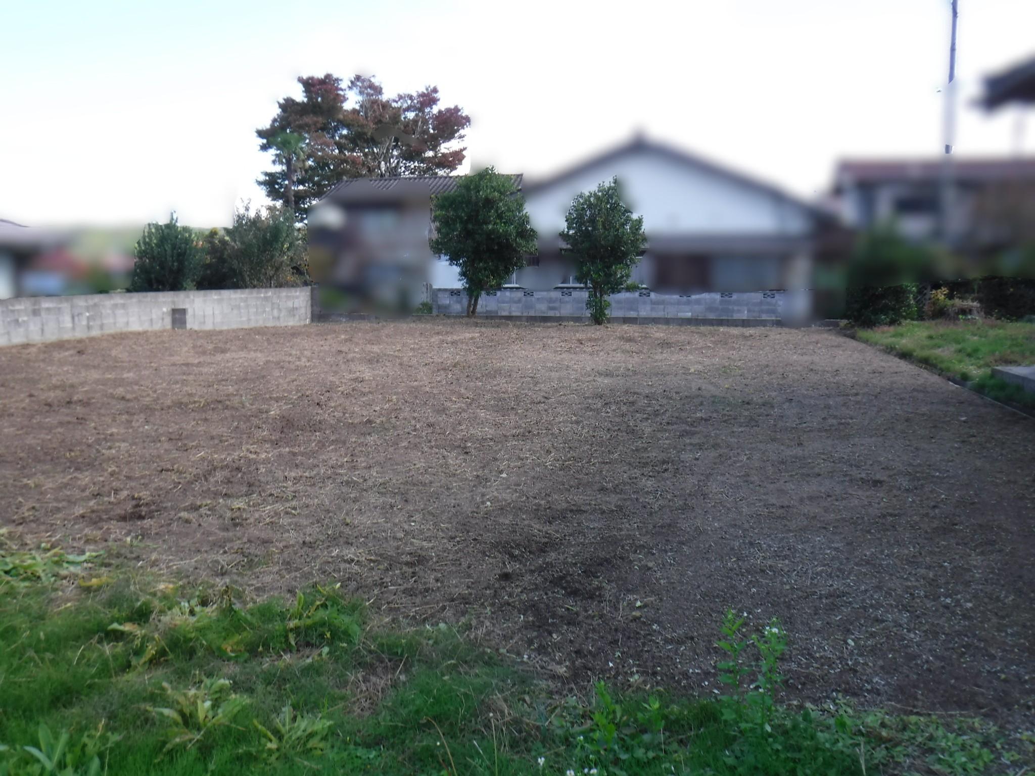 雲南市の広範囲な敷地の雑草を全部取り除く