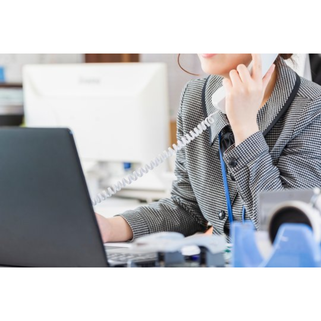 24時間365日対応の受付スタッフ。24時間受付のフリーダイヤル：0120-011-557（オーワンワン、ココナら安心）