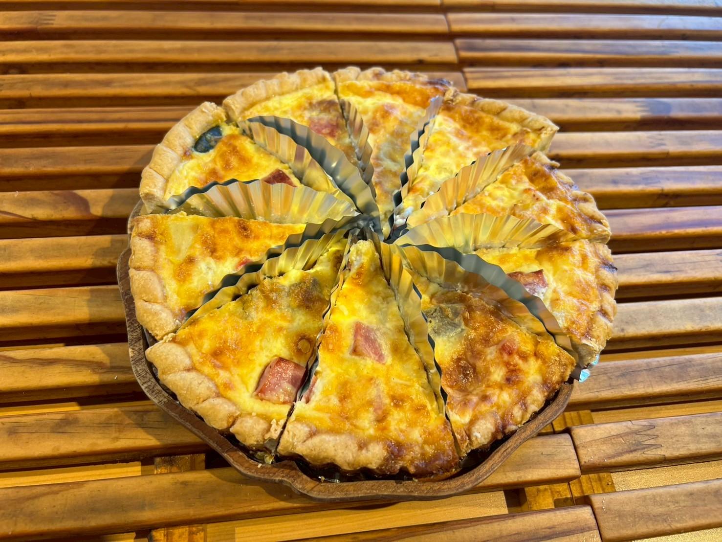コロンバージュの夏野菜とベーコンのキッシュ
