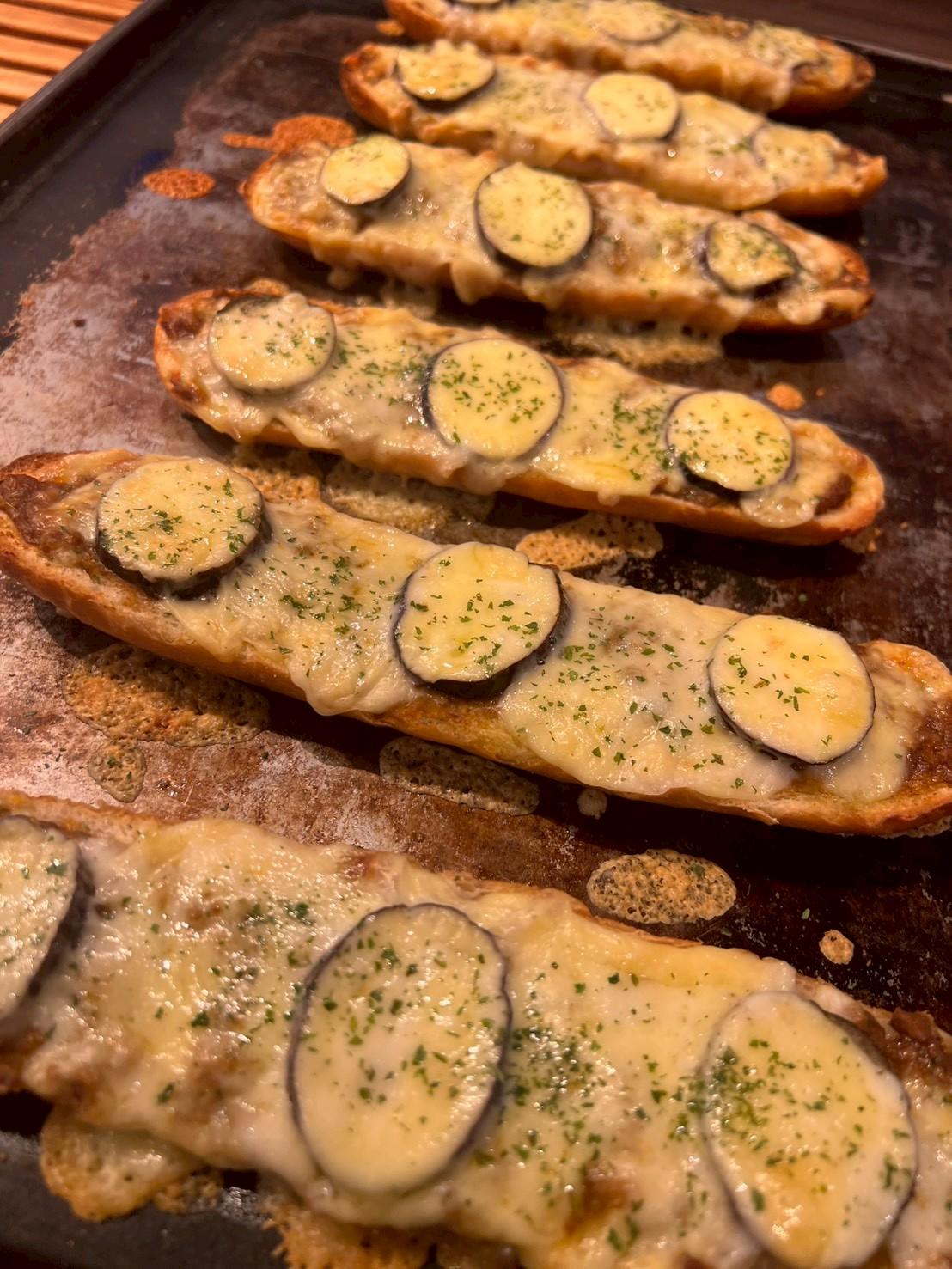 コロンバージュのナスとキーマカレーのタルティーヌ