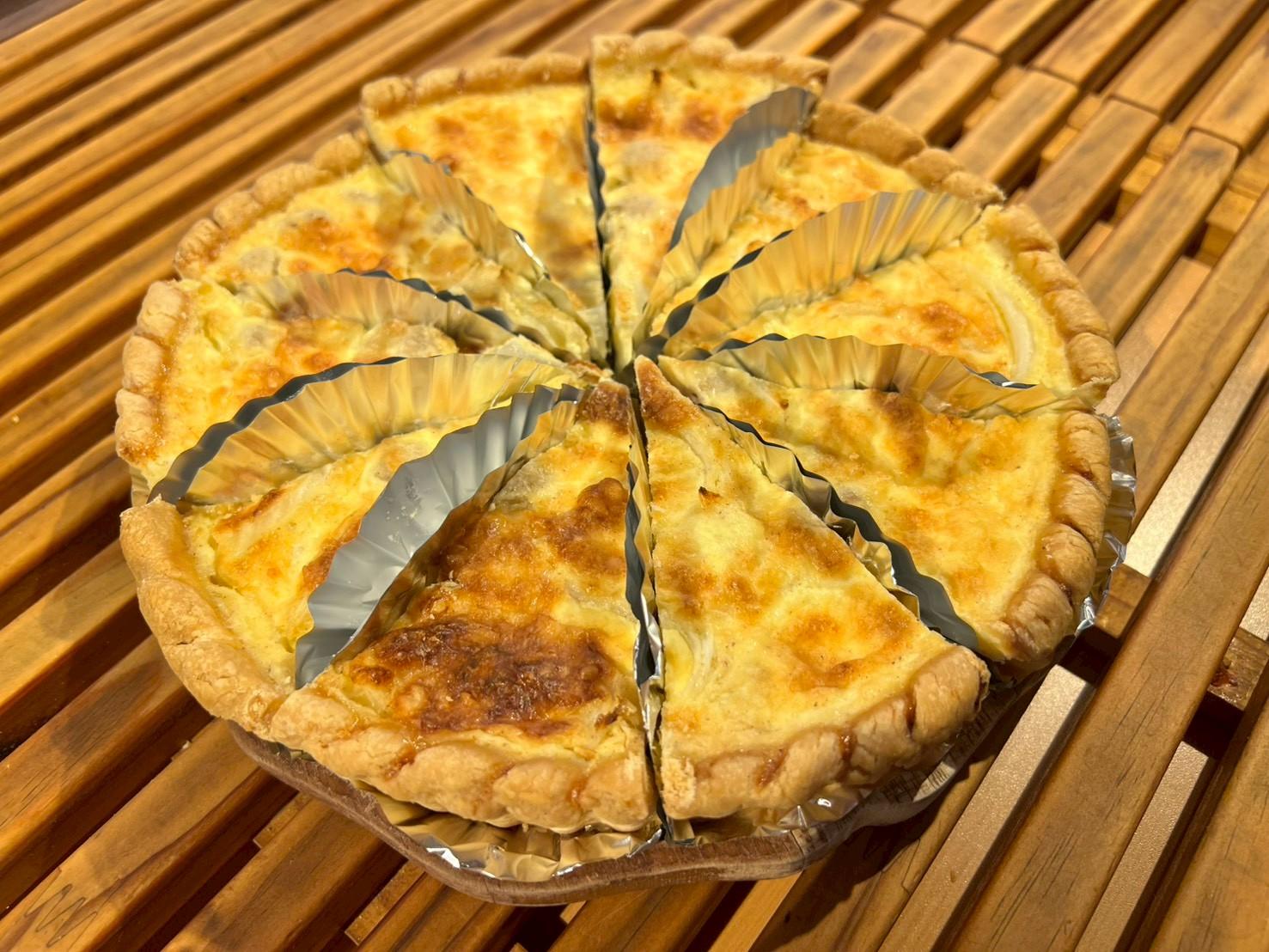 コロンバージュの新玉ねぎとサルシッチャのキッシュ