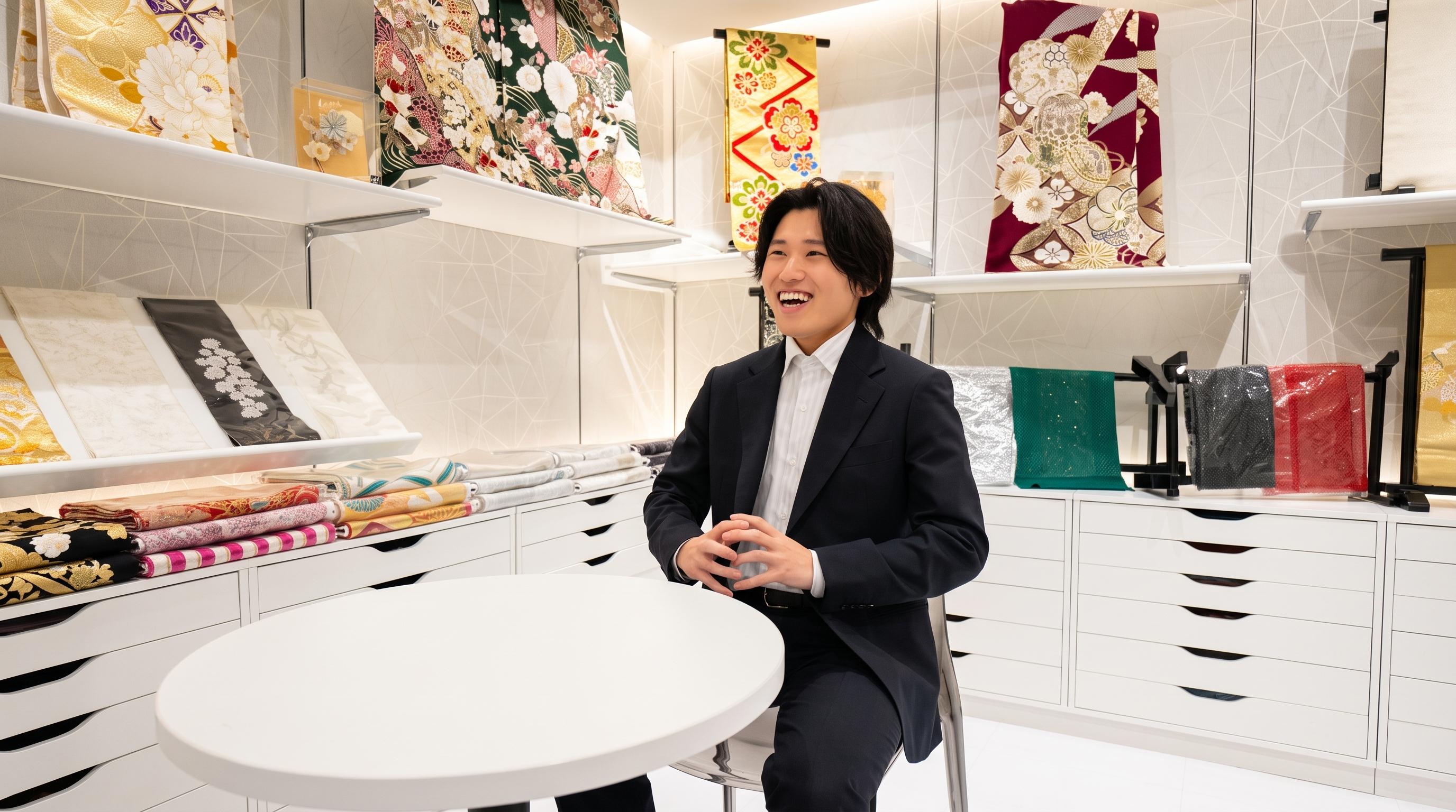 店頭でお客様に声をかける様子