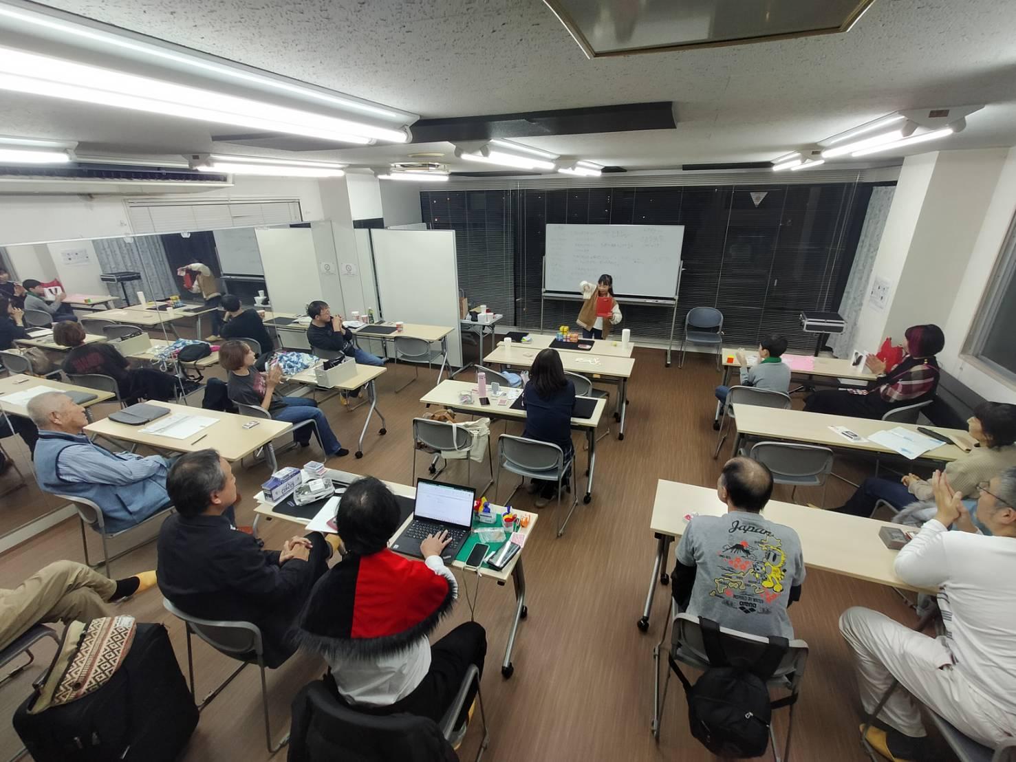 吉川市、越谷市、三郷市、八潮市、草加市のマジック教室風景