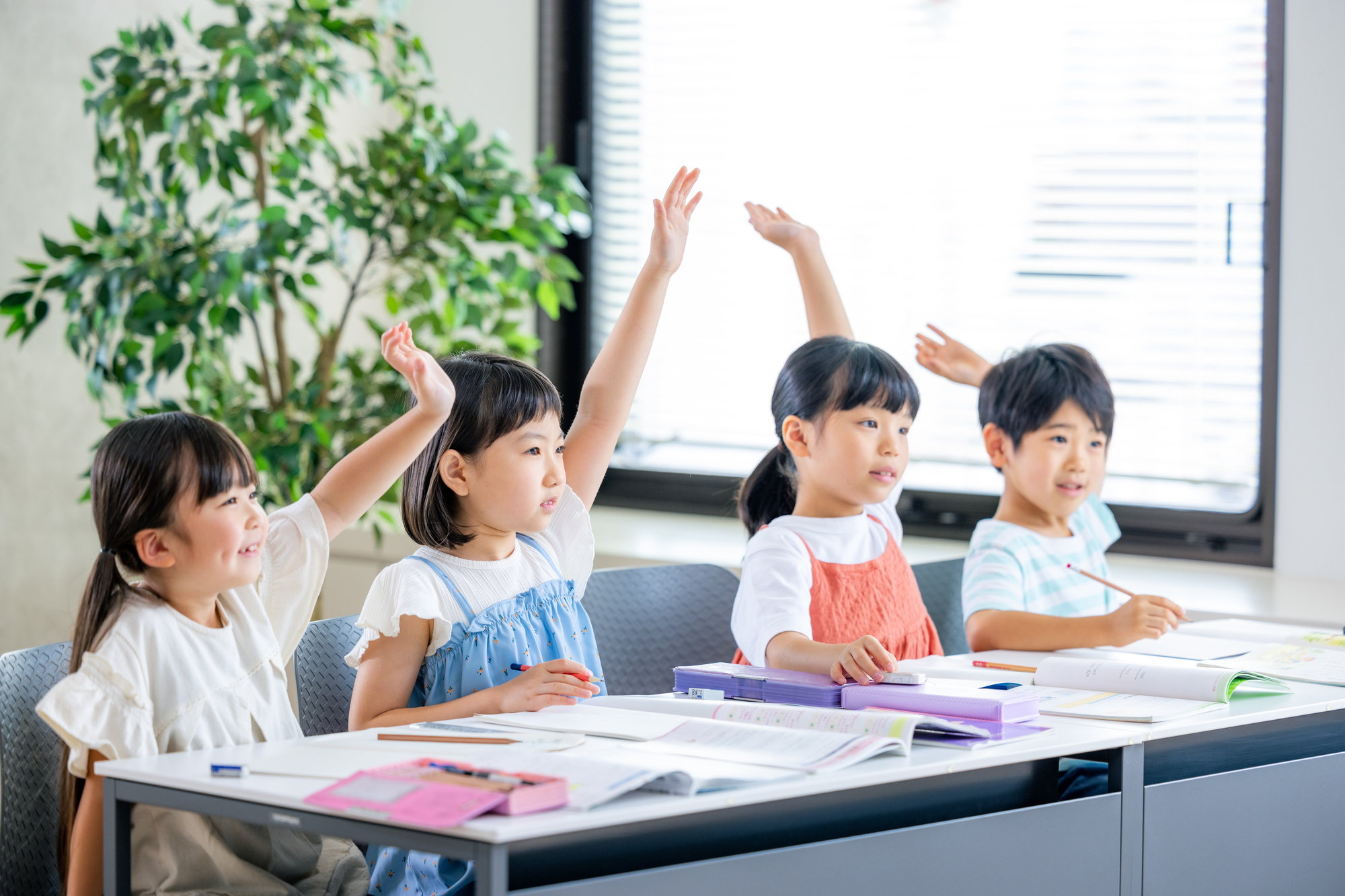 吉川市で小学生が英語を学ぶ少人数制英会話レッスン風景
