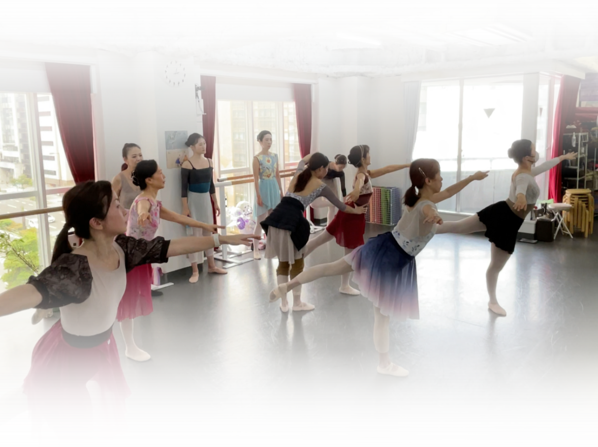 大阪谷町の大人バレエ・ダンス教室 e-りぼん レッスン風景
