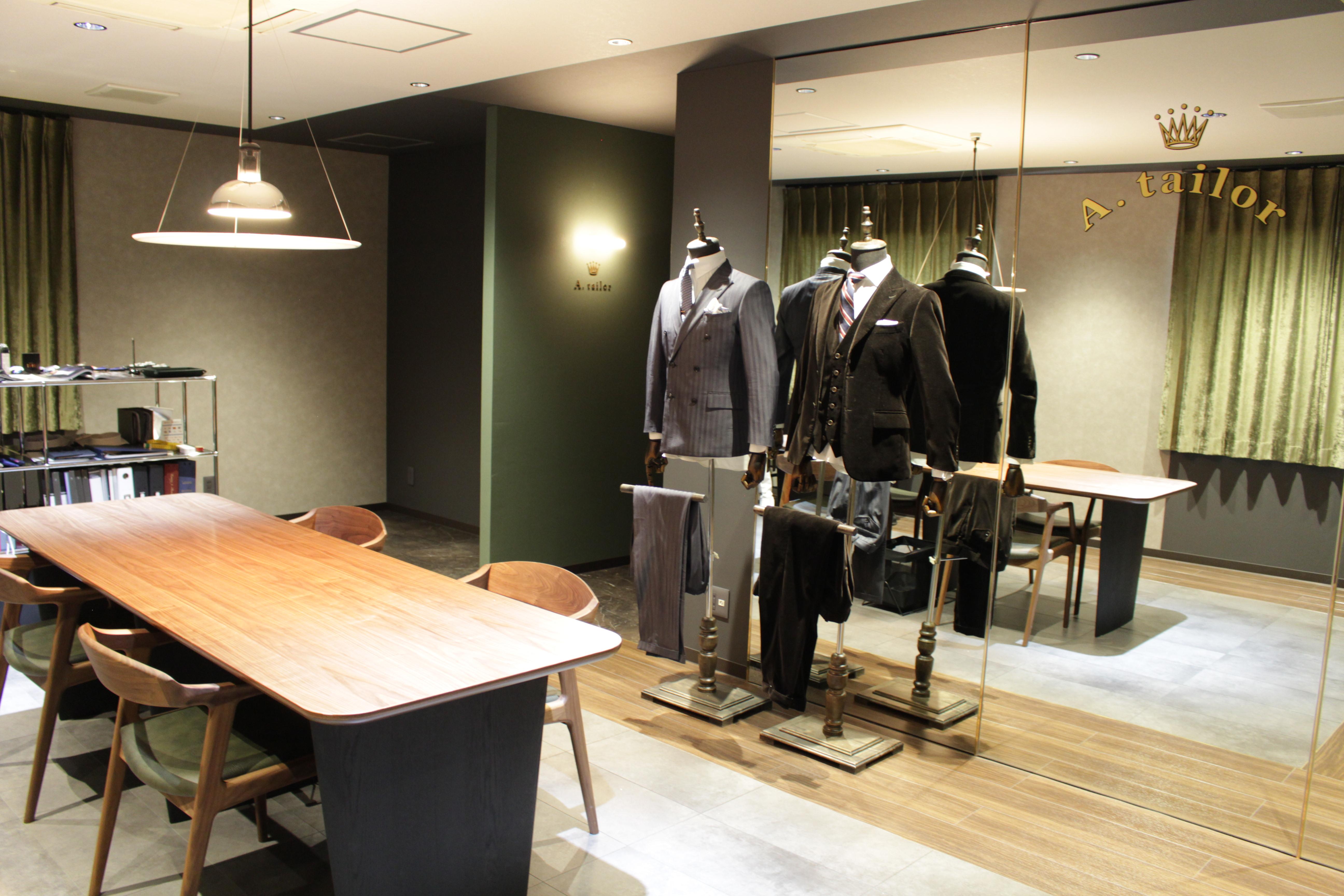 田中雄大が運営するオーダースーツサロン・エーステイラーの店内の様子