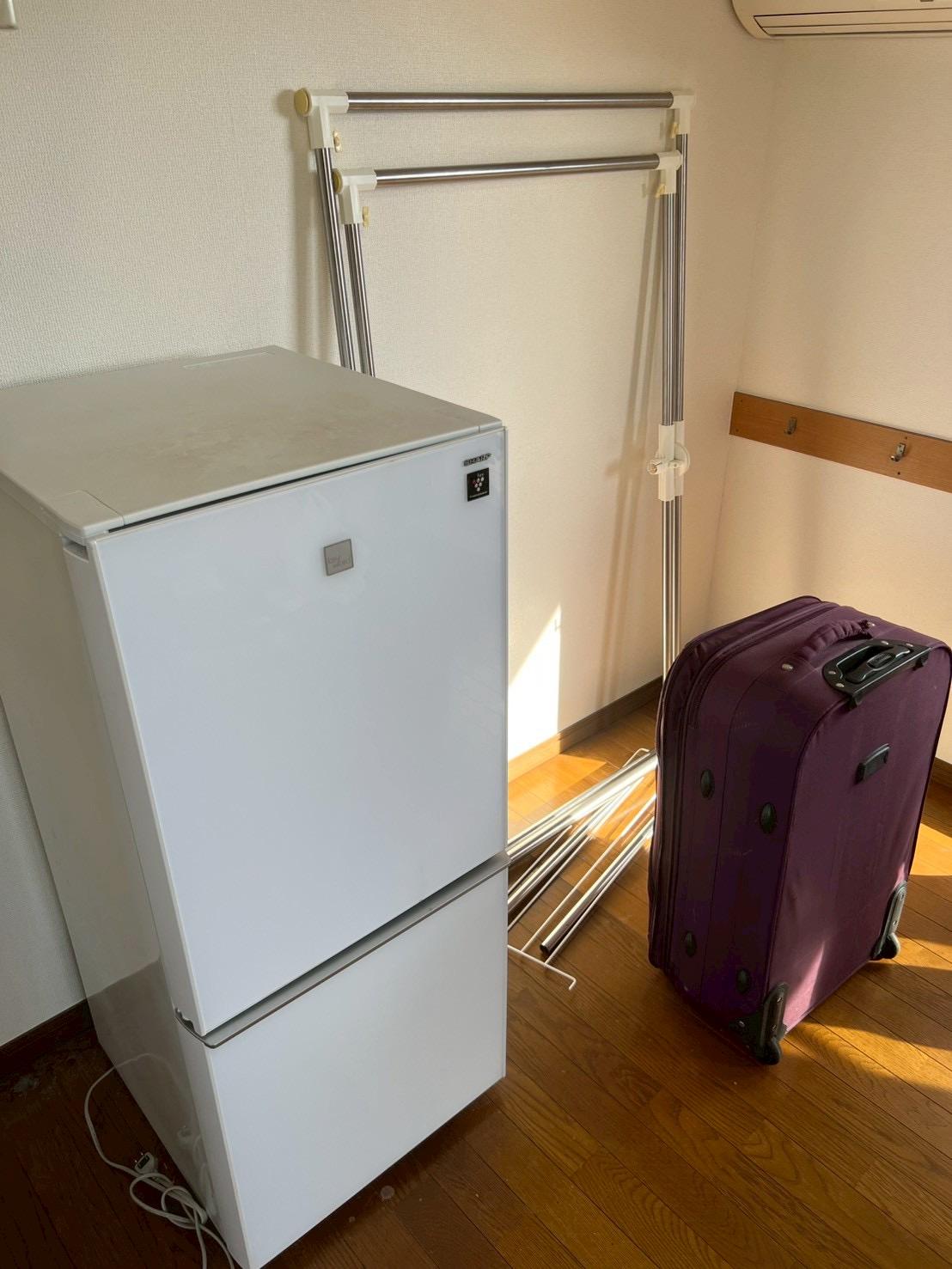 ゴミ屋敷状態の部屋の片付け前の様子｜新宿区の不用品回収業者