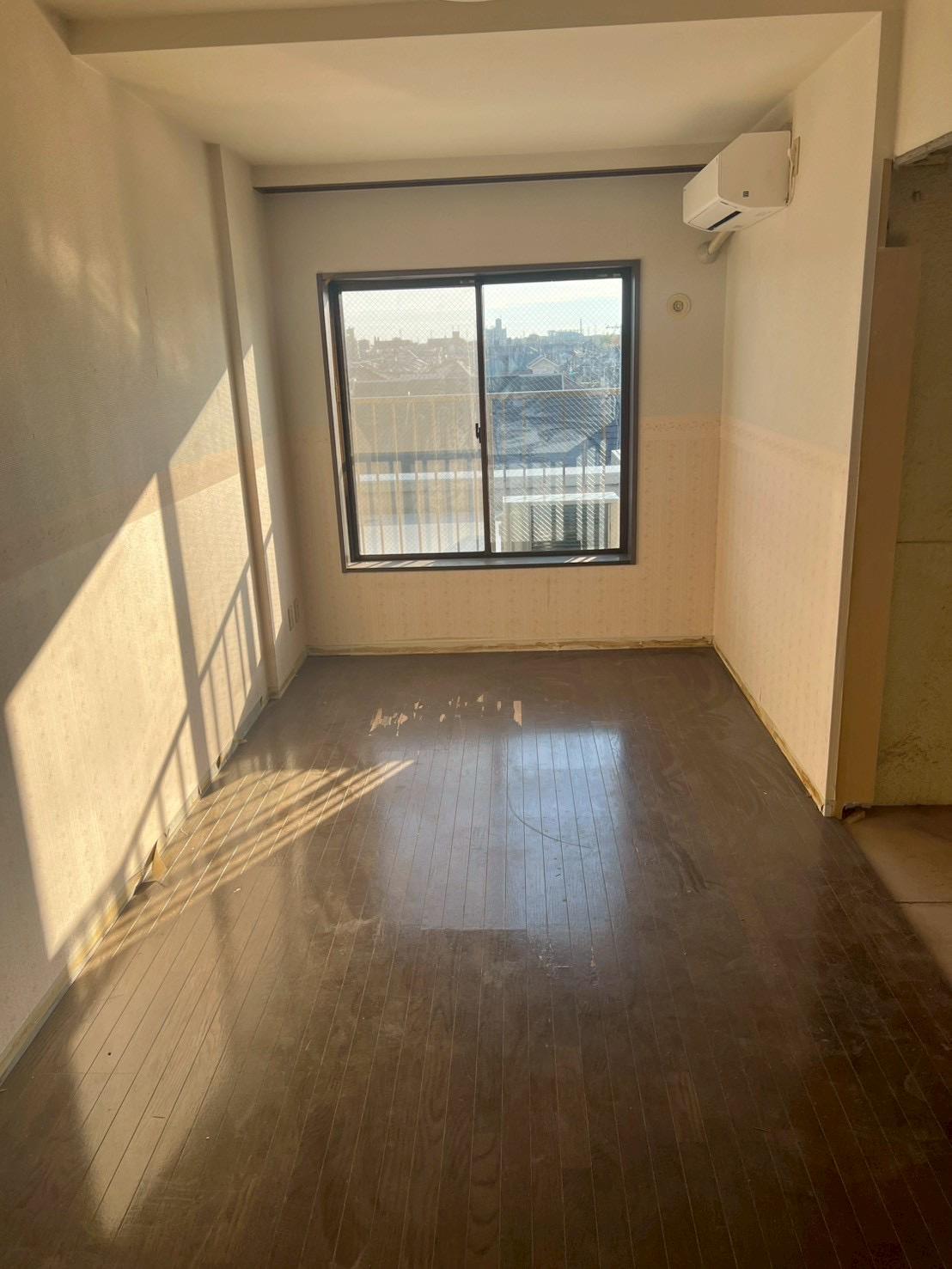 内装材や廃材を回収し空室状態に原状回復した不用品回収後の室内