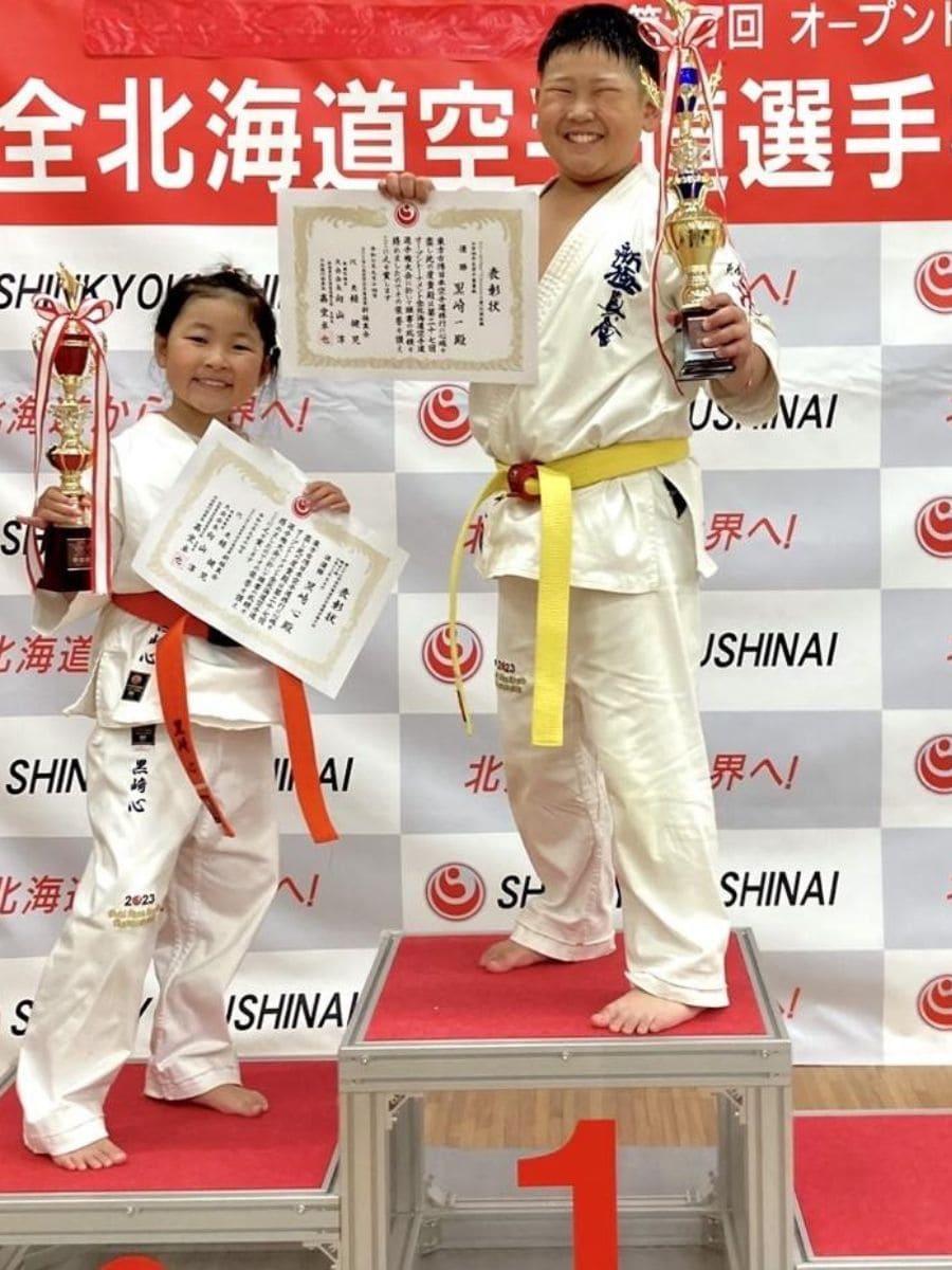 全北海道大会 組手の部 兄妹入賞 札幌市白石区本部道場 黒崎一（優勝）と黒崎心（準優勝）