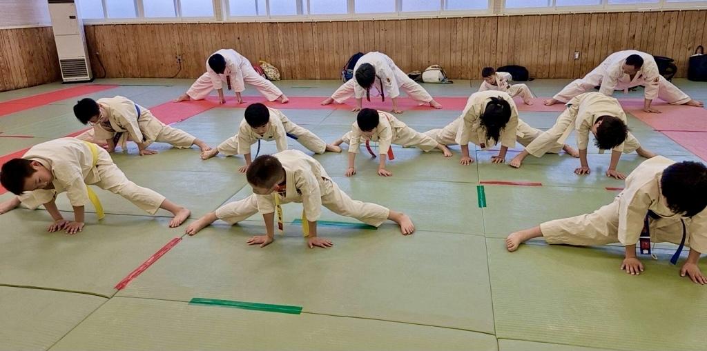 稚内道場の少年部が稽古を行う様子