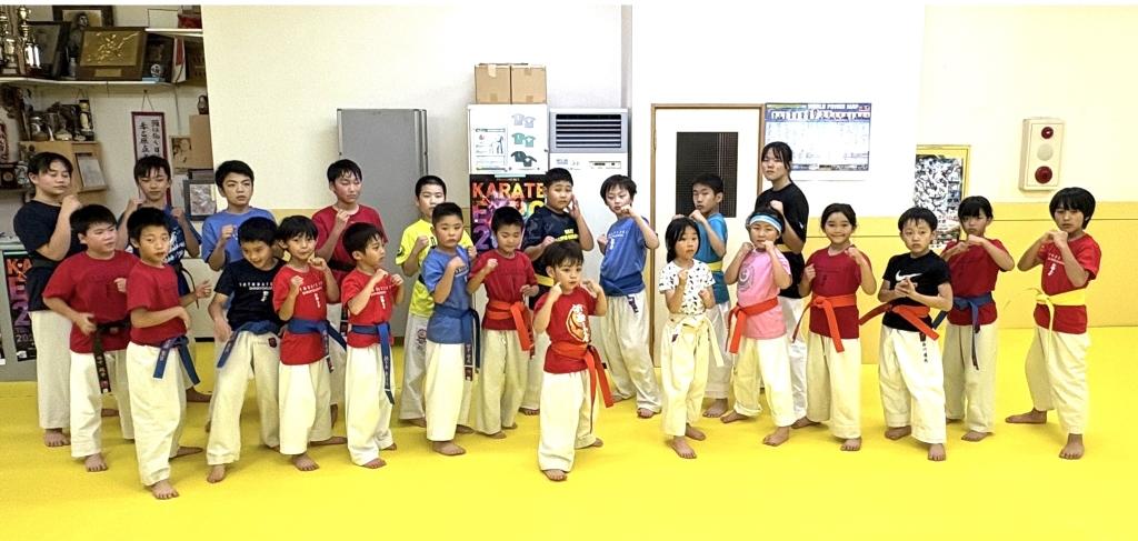 外舘道場 本部道場 少年部（幼児〜小6）の集合写真｜新極真会空手