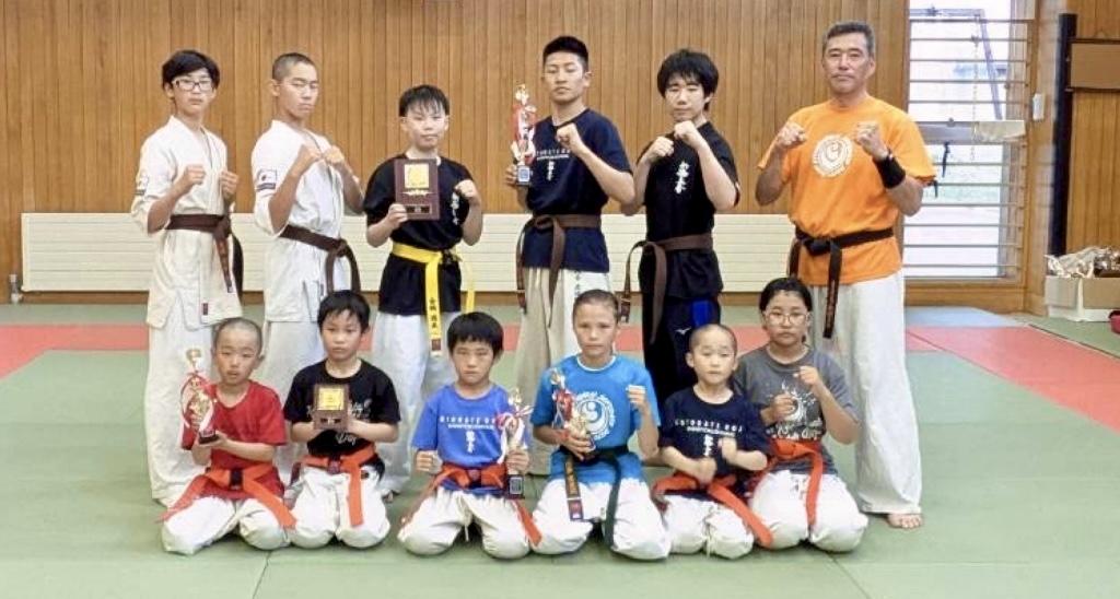ニセコ道場の大会入賞者集合写真