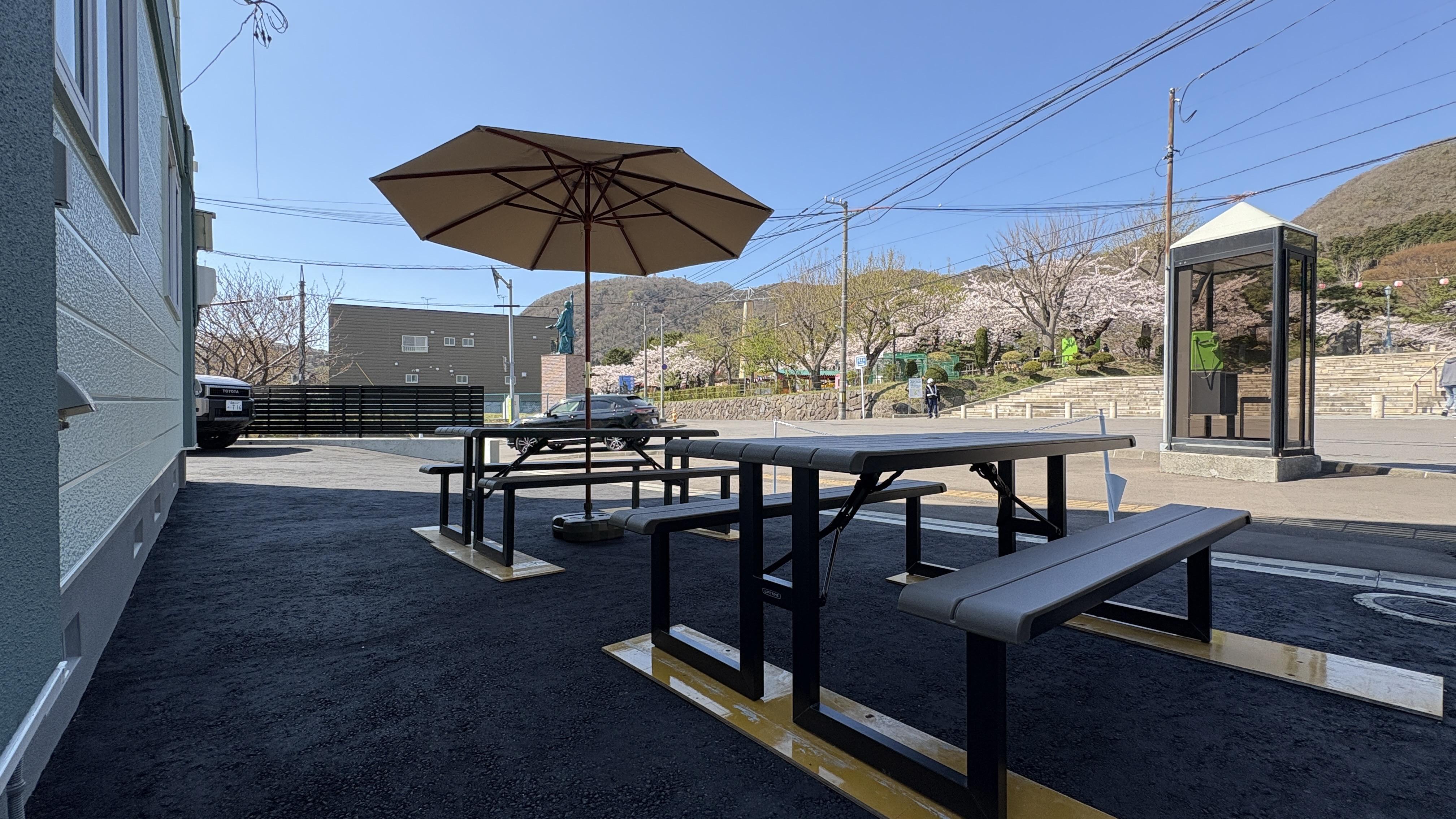 屋外テーブル