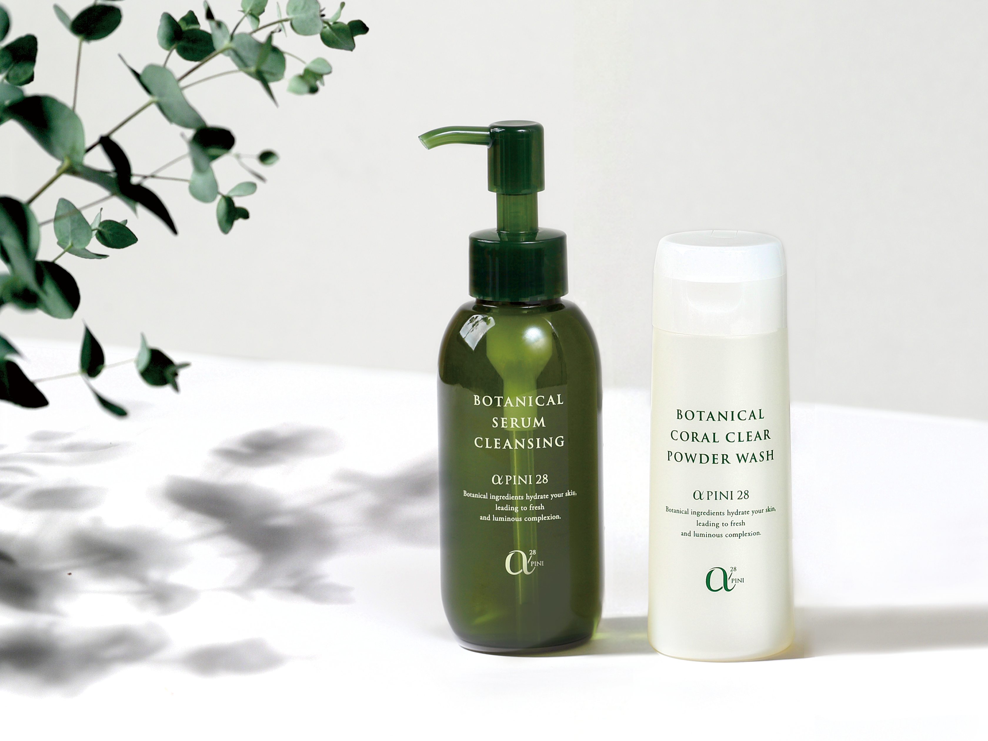 酵素洗顔と美容液クレンジングのボトルの写真