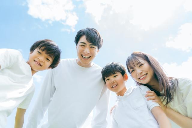 笑顔の親子
