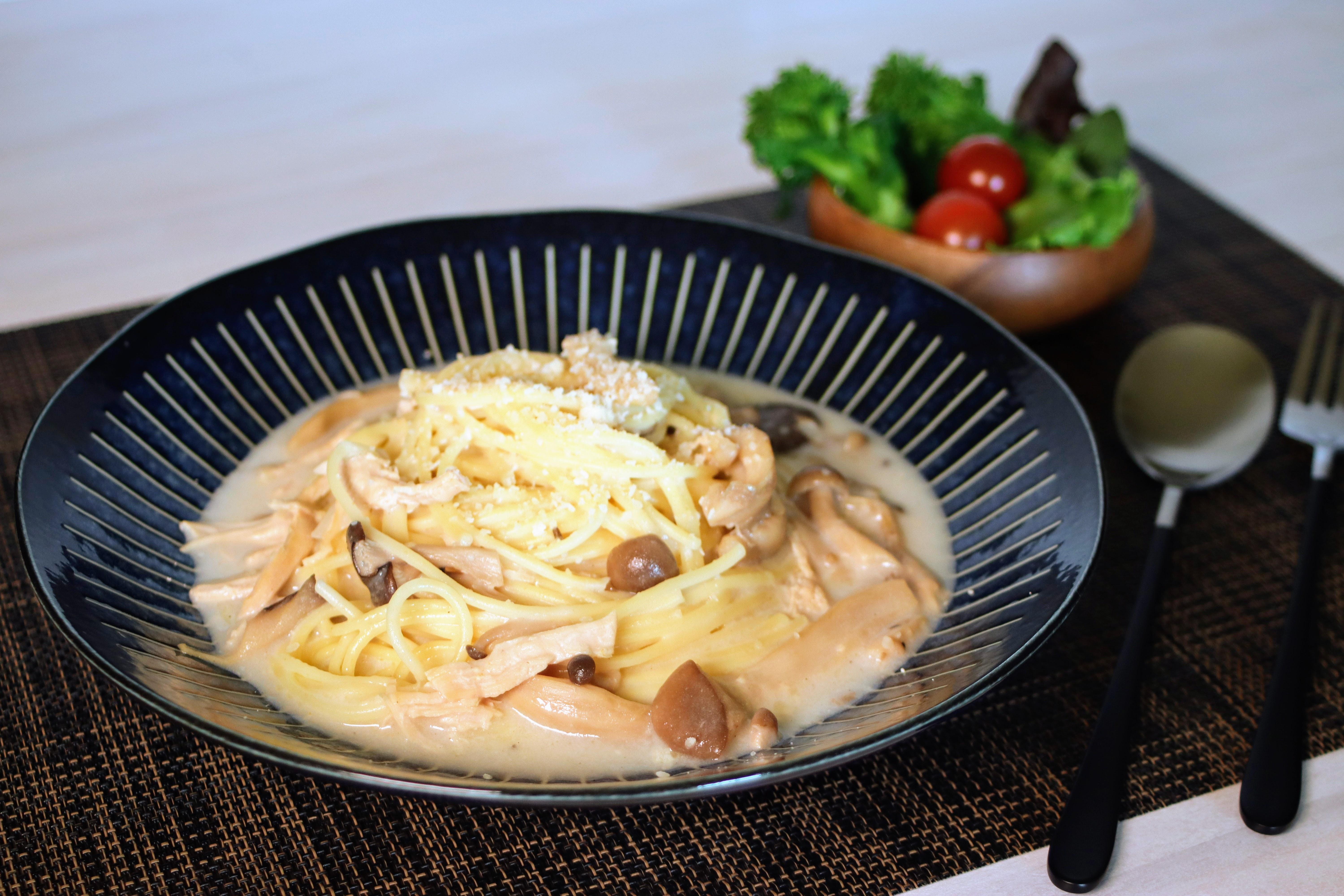 きのことチキンのクリームパスタソースの商品画像