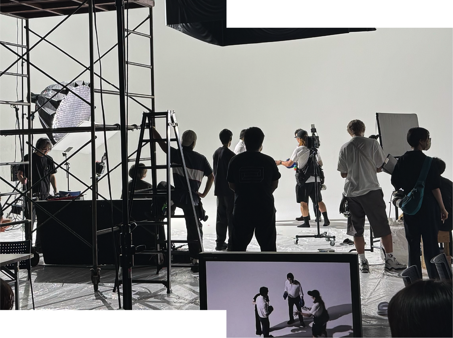 言葉から設計する映像制作。「メッセージを届ける」ための企業映像ならエージー。