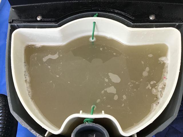 マットレス内部から洗浄回収した汗や皮脂を含む汚水