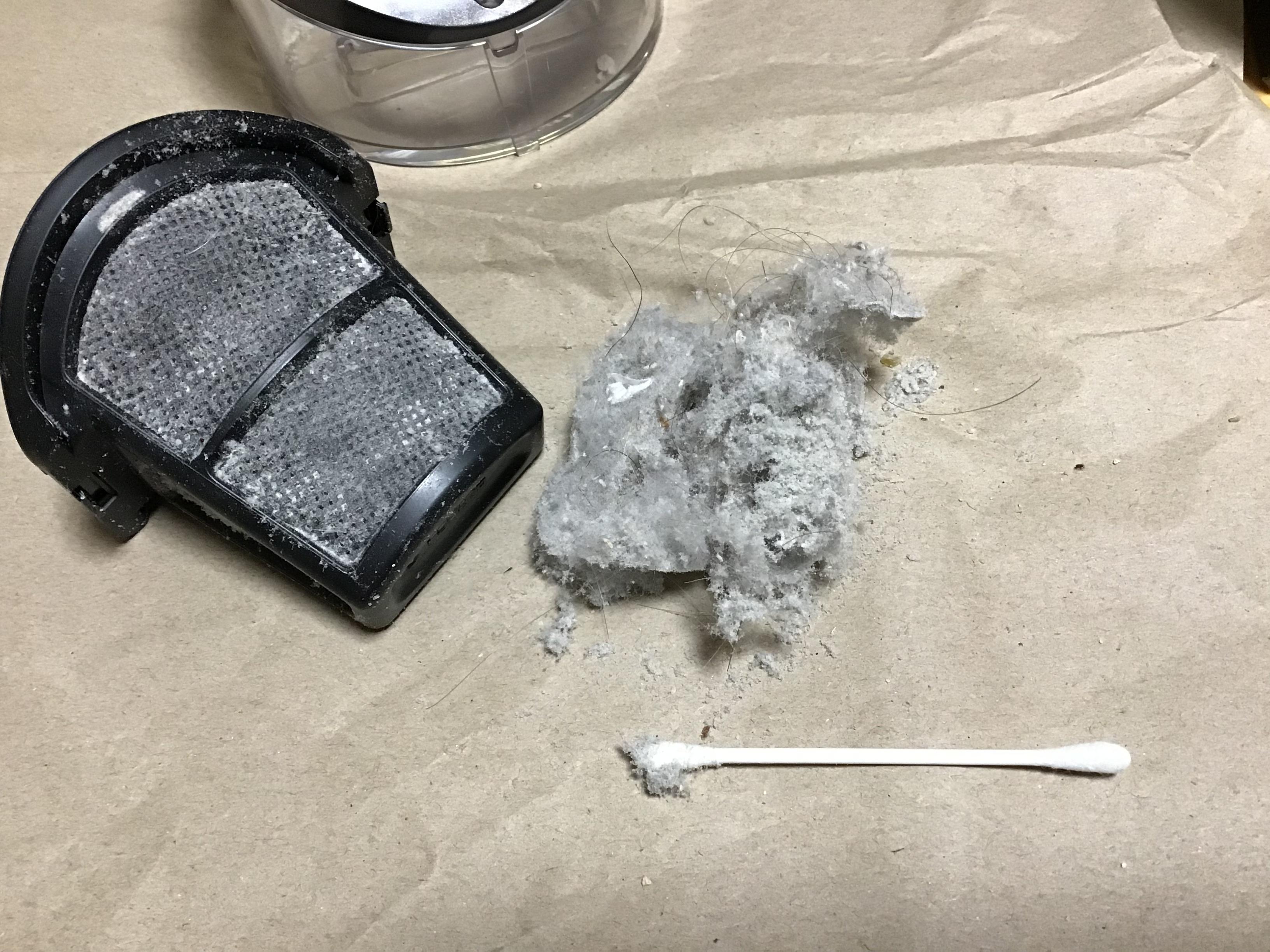 東京のマットレスをクリーナーで吸引したホコリ