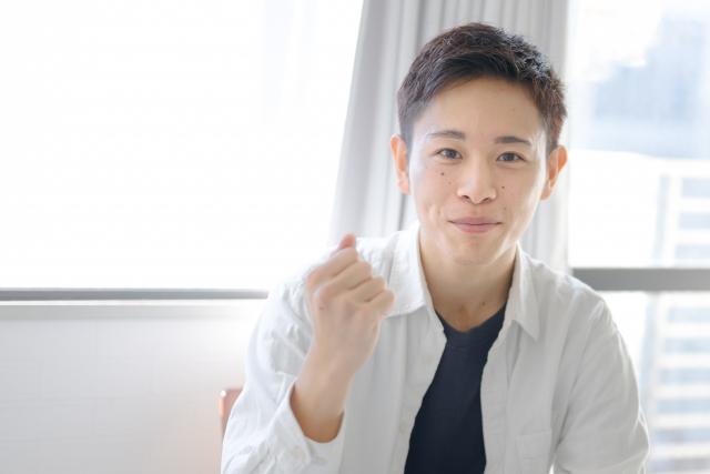 笑顔の男性