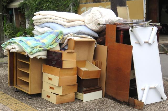 不用品の山