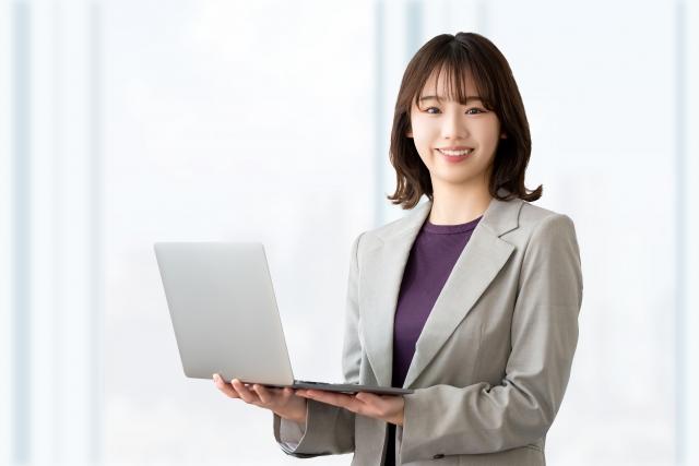 笑顔の女性
