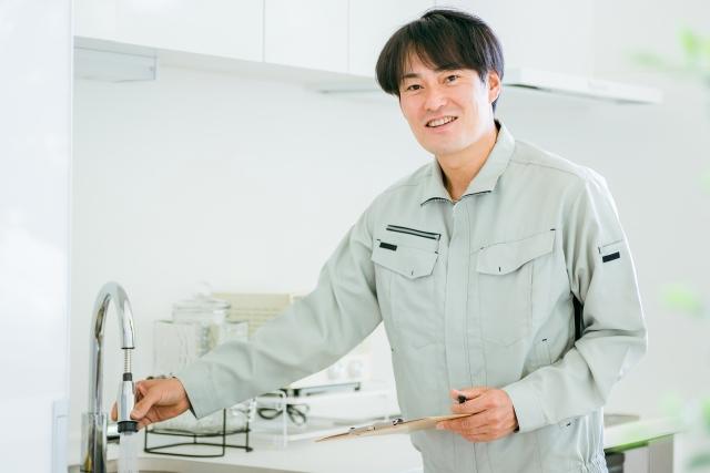 作業をする男性