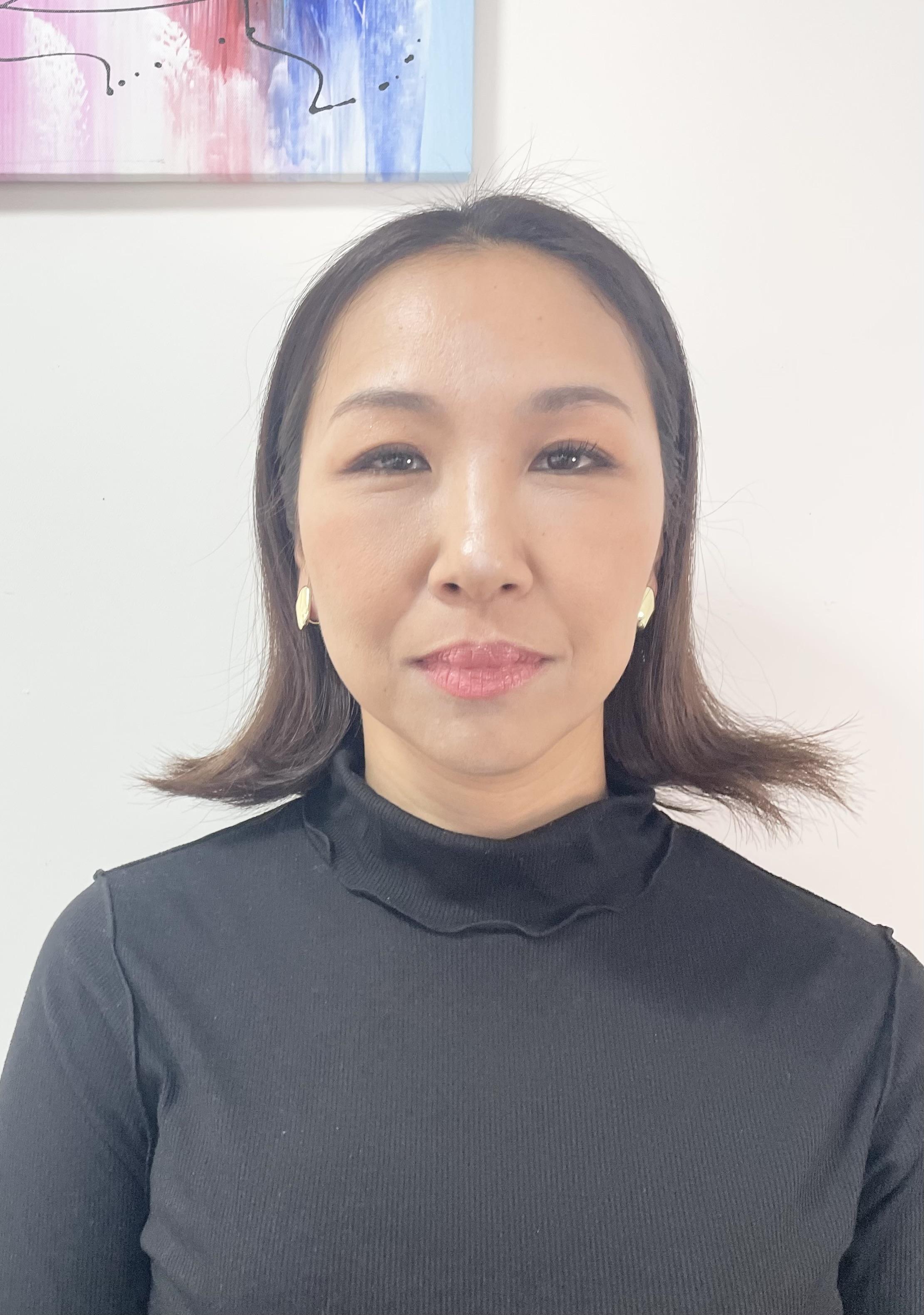 60代女性が笑っている写真