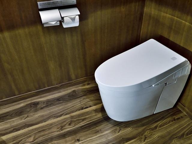 トイレ空間を一新する消臭・防水内装材の選び方