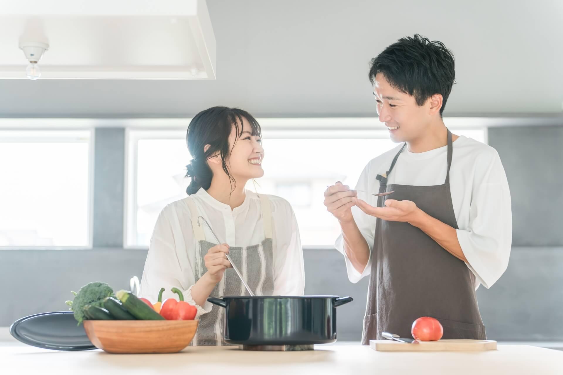 複数人で料理を楽しめるアイランド型キッチンの特徴