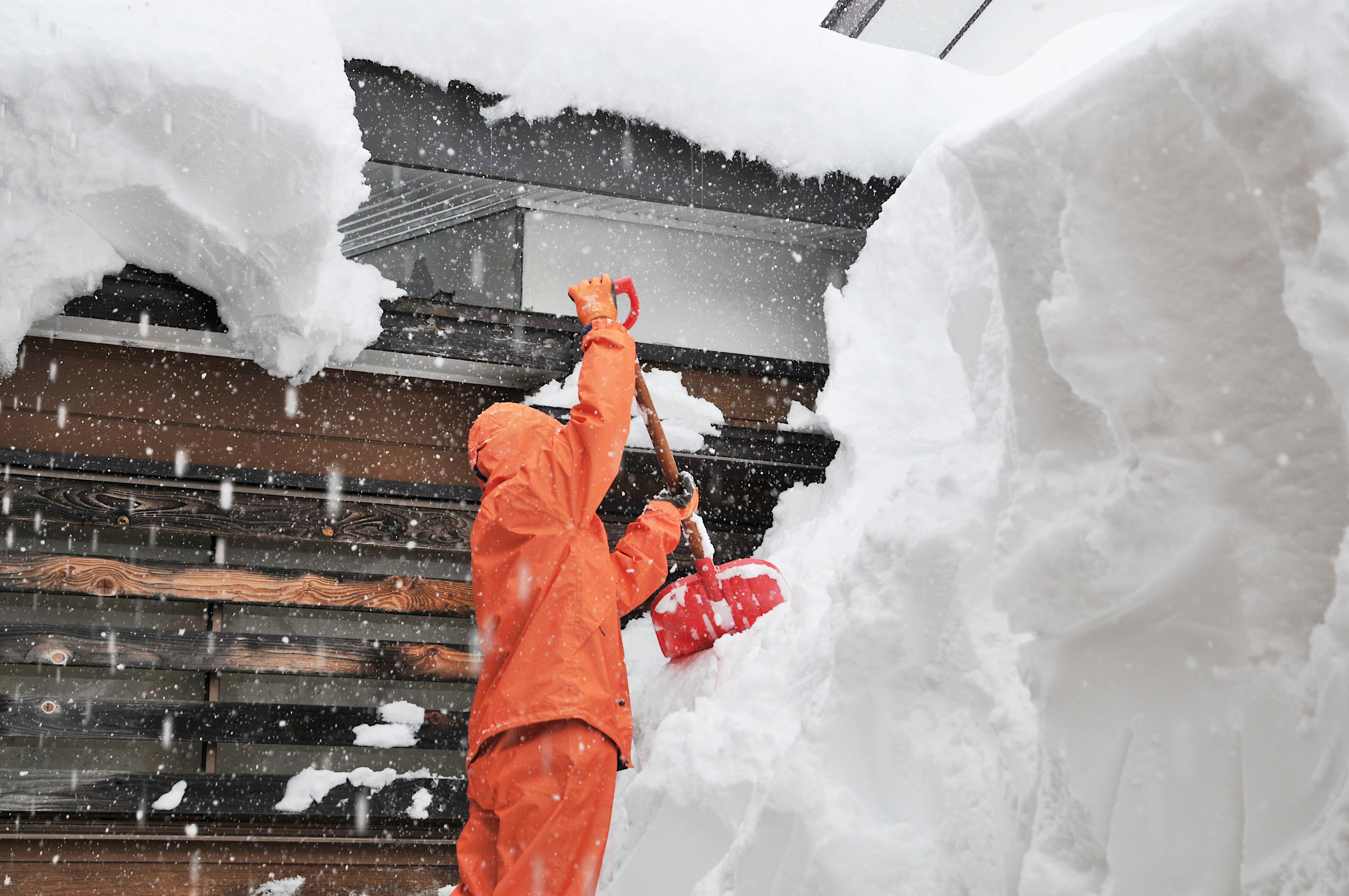 雪おろしの様子