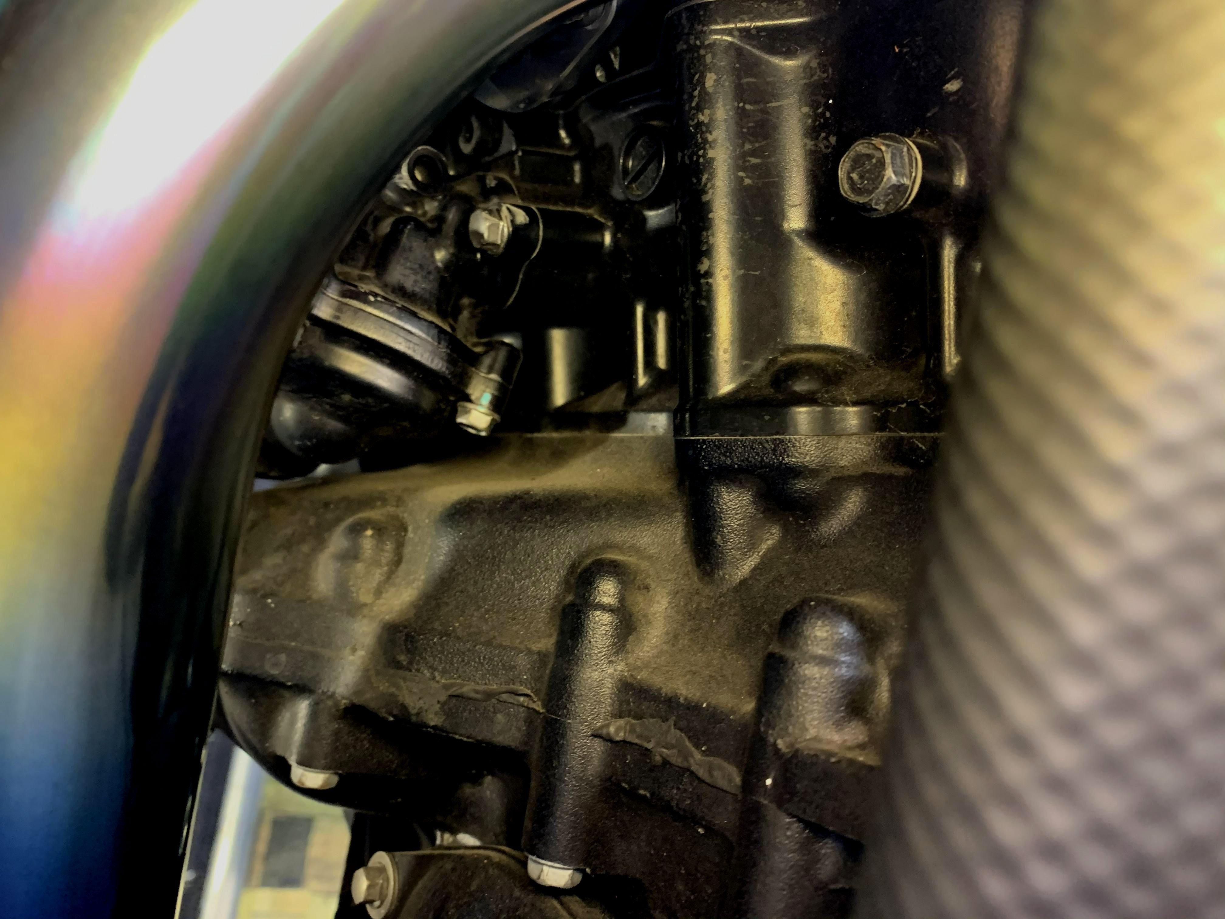 バイクエンジン前部の洗浄対象箇所