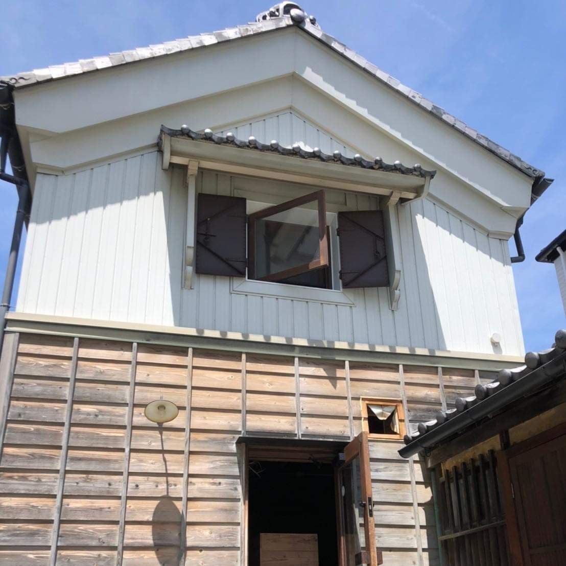 空飛ぶ羊 モンゴルのあたたかい靴下とフェルト雑貨