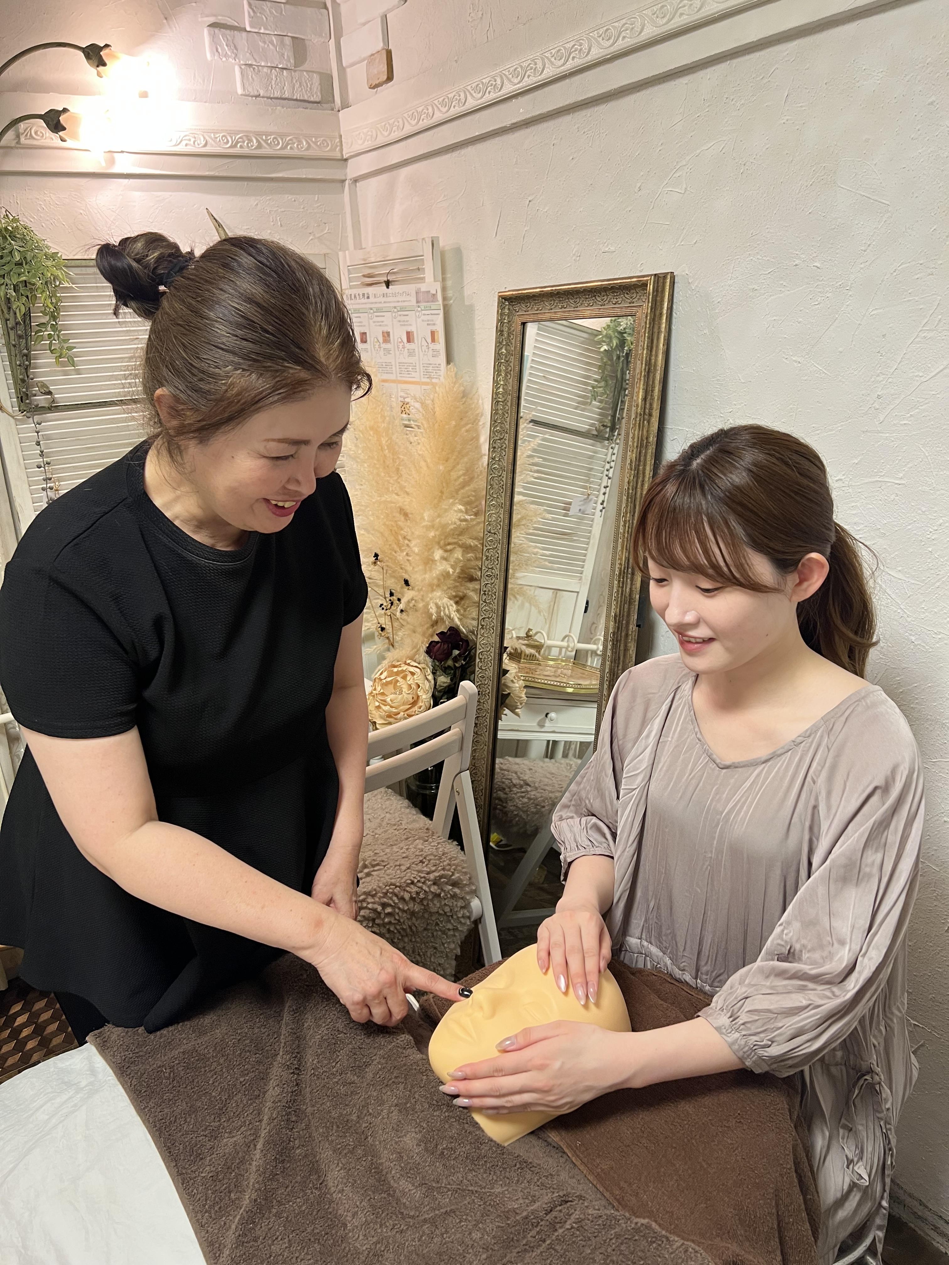 香恋ビューティーライフスクールの様子