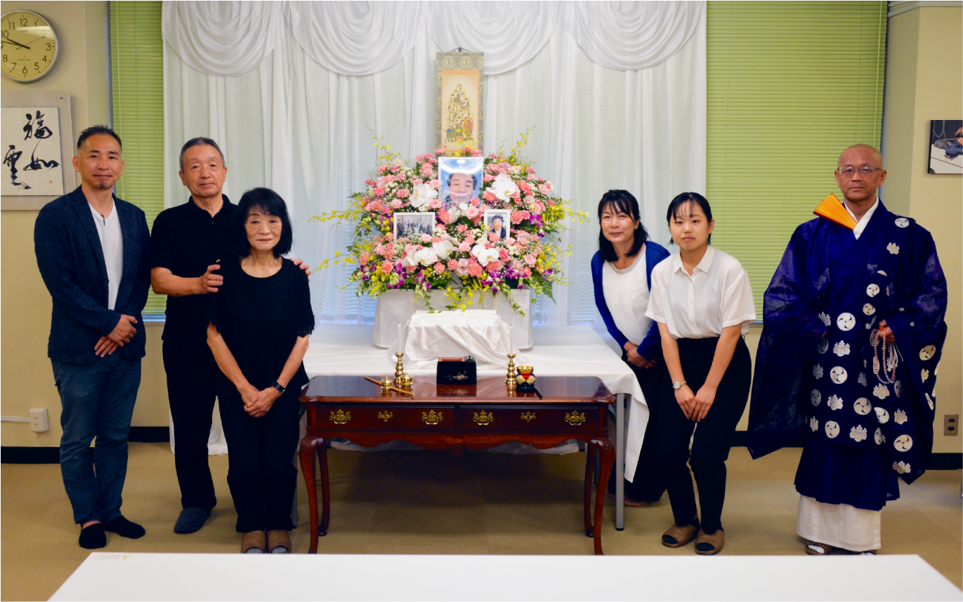骨葬を行った際のご家族の写真