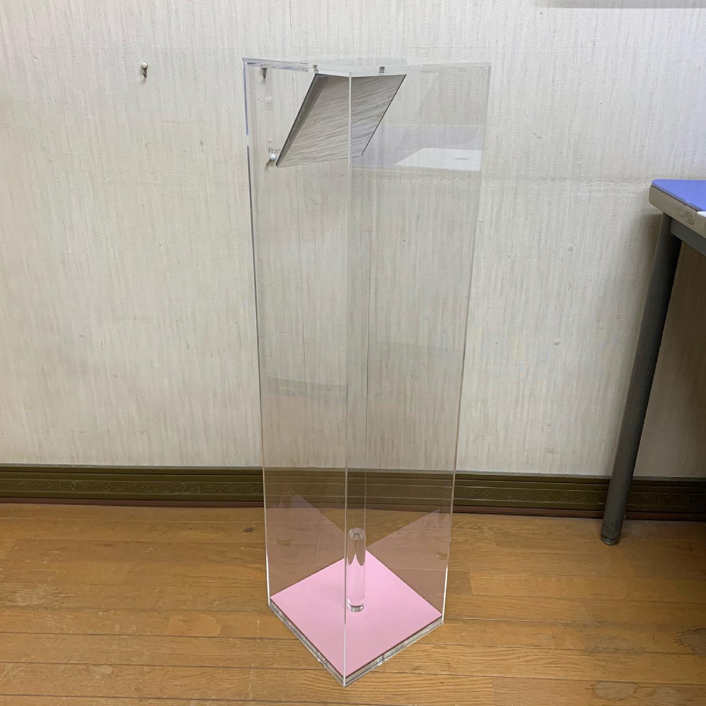 聖火トーチのケース　台座ピンク