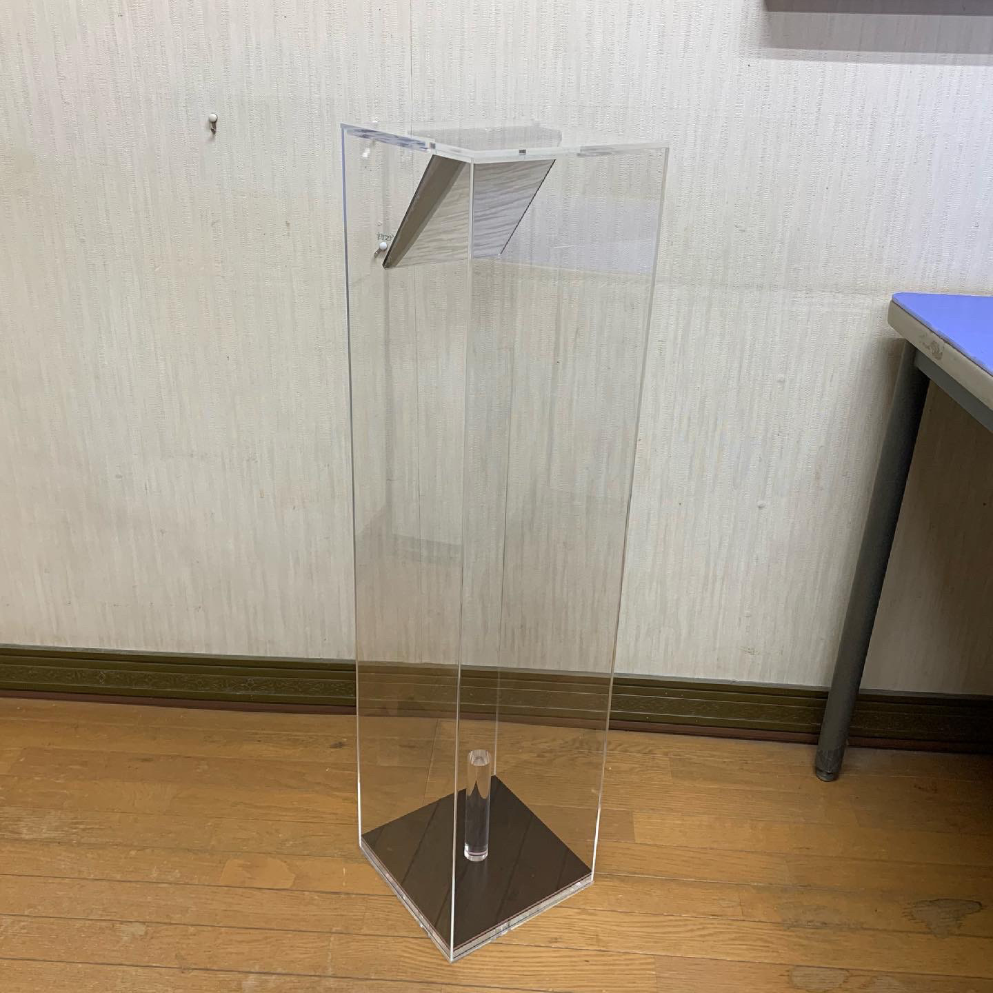 聖火トーチのケース　台座黒