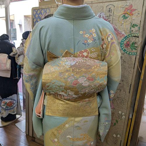 卒業式参列女性の和装着付け写真